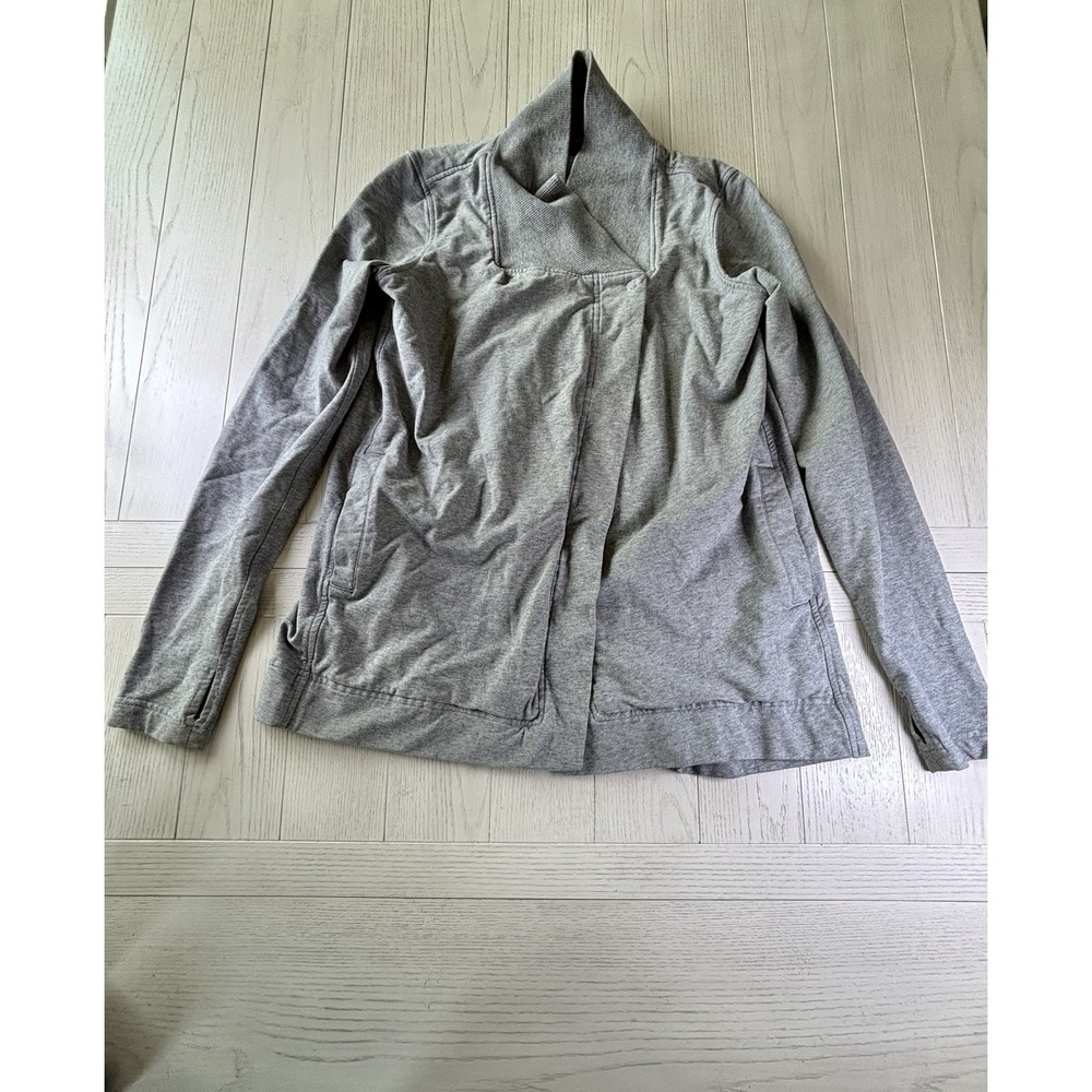 Lululemon Wrap Jacket Gray Heather Top Button  Thumbholes Women's Size 6 GUC